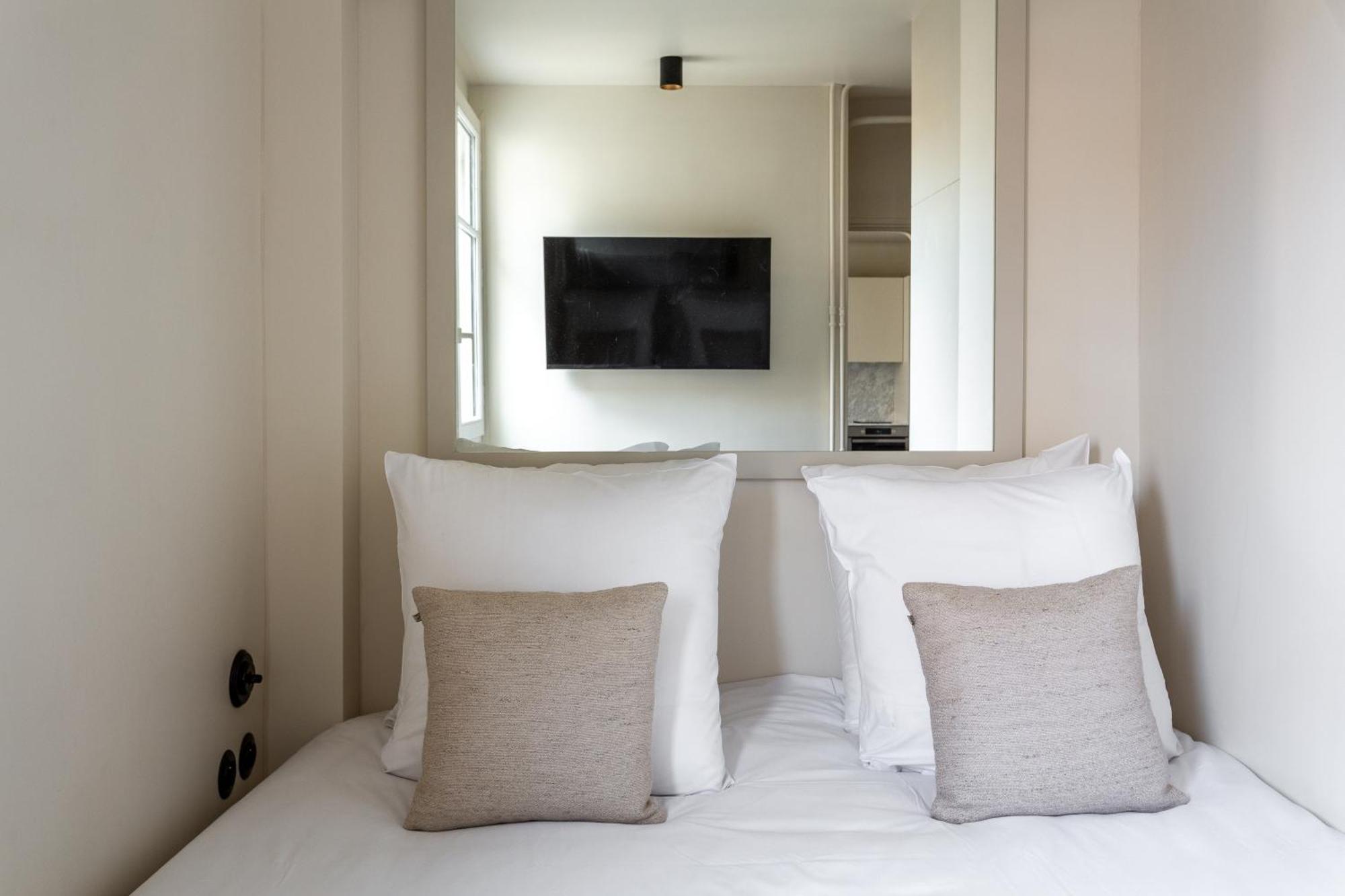 The Carla Suite Eiffel Tower View Paris Exteriör bild