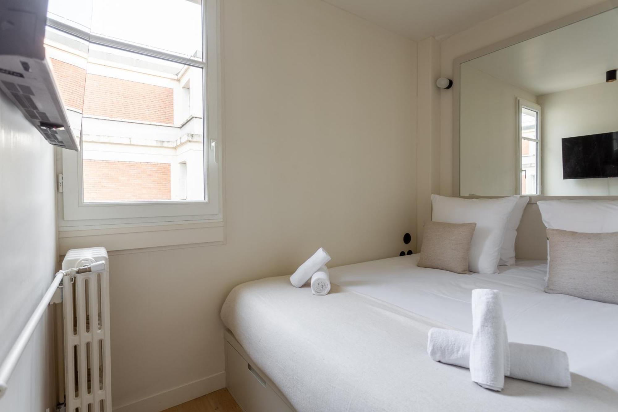 The Carla Suite Eiffel Tower View Paris Exteriör bild